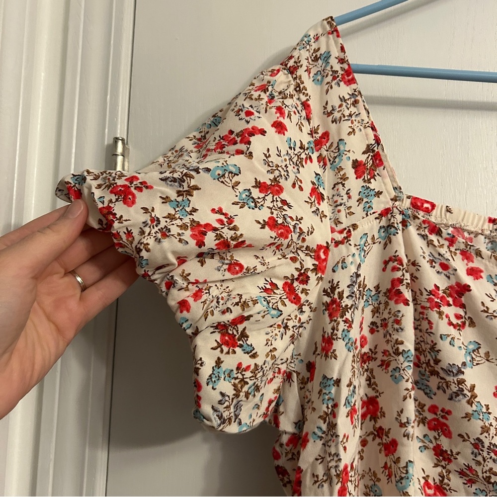 Floral Print Square Neck Top - Picture 8 of 9
